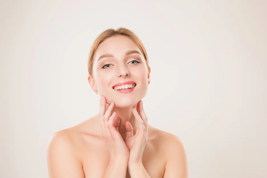 A beautiful woman posing with her chin and her slimmer neck.